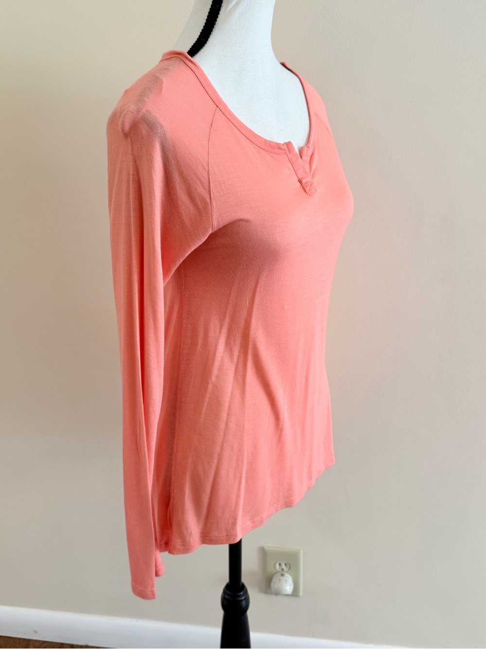 Women's Long-Sleeve Notch-Neck Tee in Coral Pink size Medium - Picture 2 of 6